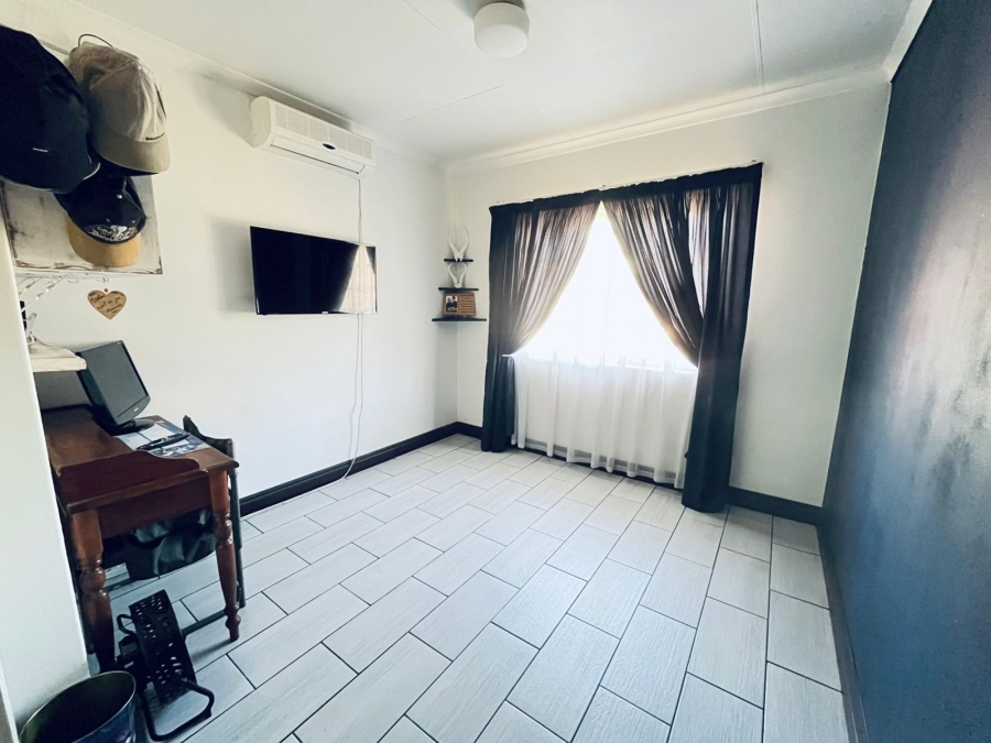 4 Bedroom Property for Sale in Oos Einde North West